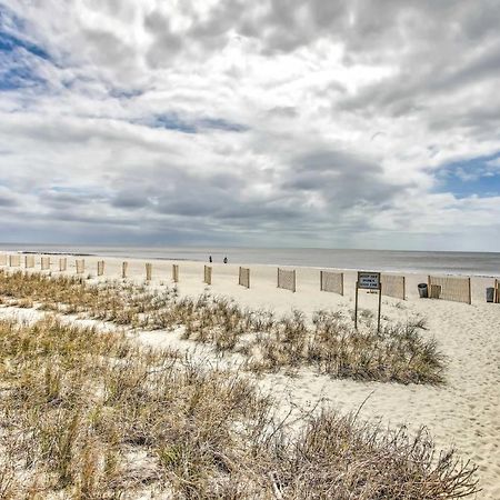 Coastal Oasis With Decks Walk To Holden Beach! 외부 사진